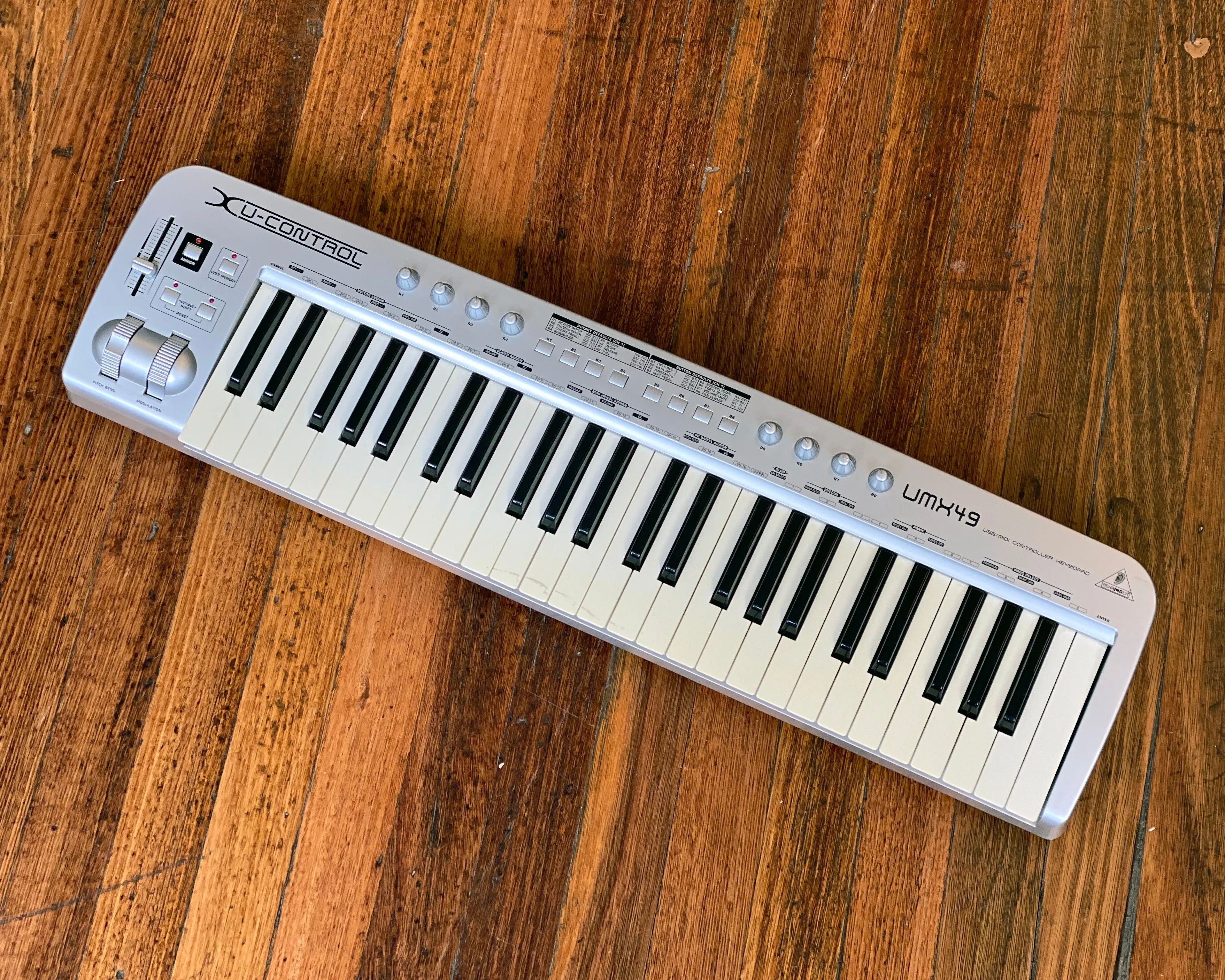 Behringer UMX49 Midi Controller