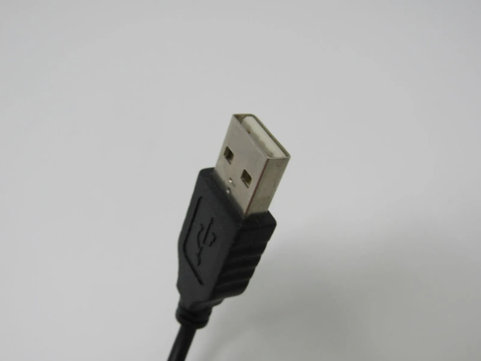 Moakuo Computer Mouse Wired USB Optical M-UV69a -- Used